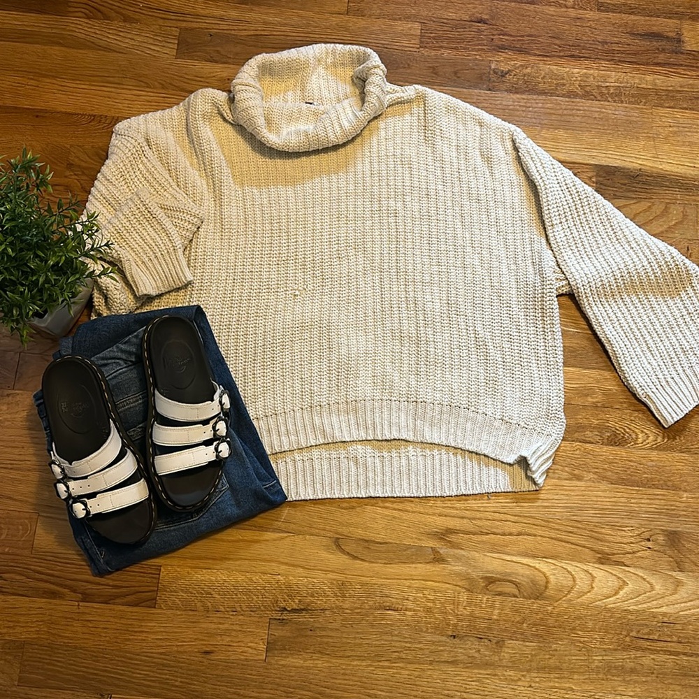 Free People Chunky Knit Cowl neck Sweater Size small